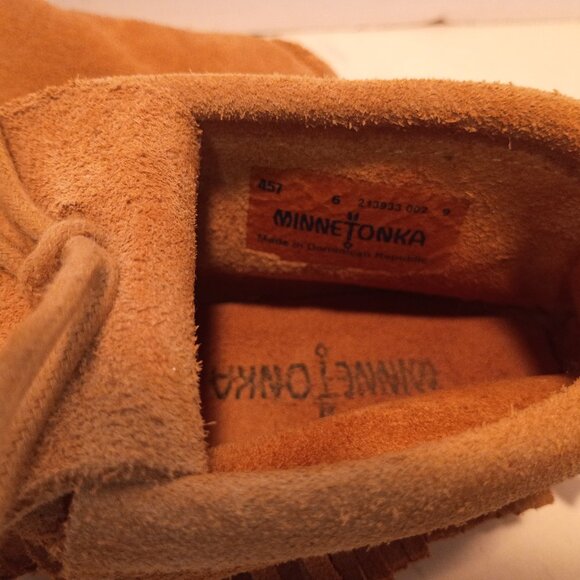 NWT MINNETONKA Classic Tan Suede Fringed Moccasins Women's Sz 6 - Picture 7 of 11